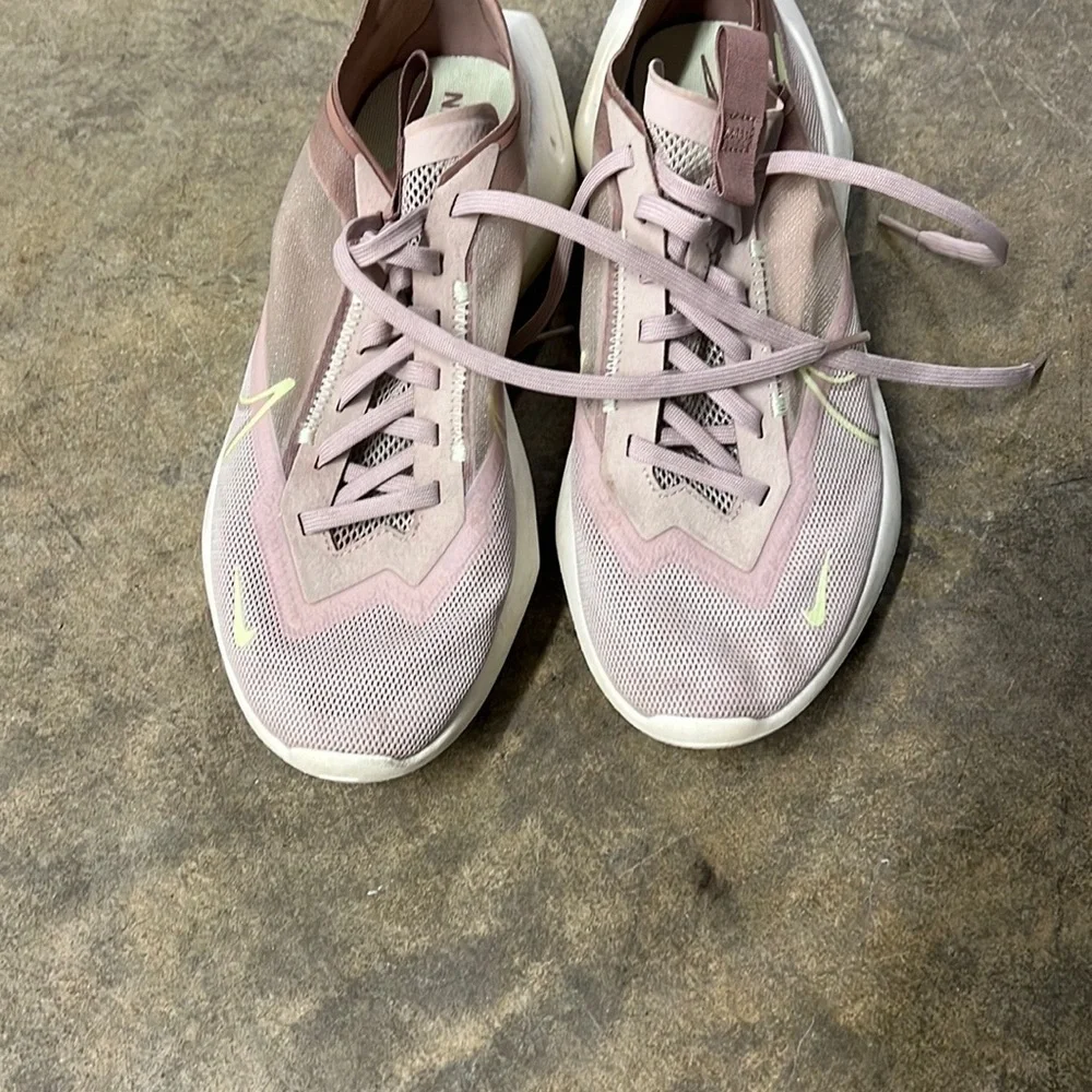 Nike Vista Lite Women's Pink Running Shoes size 39.5 /9